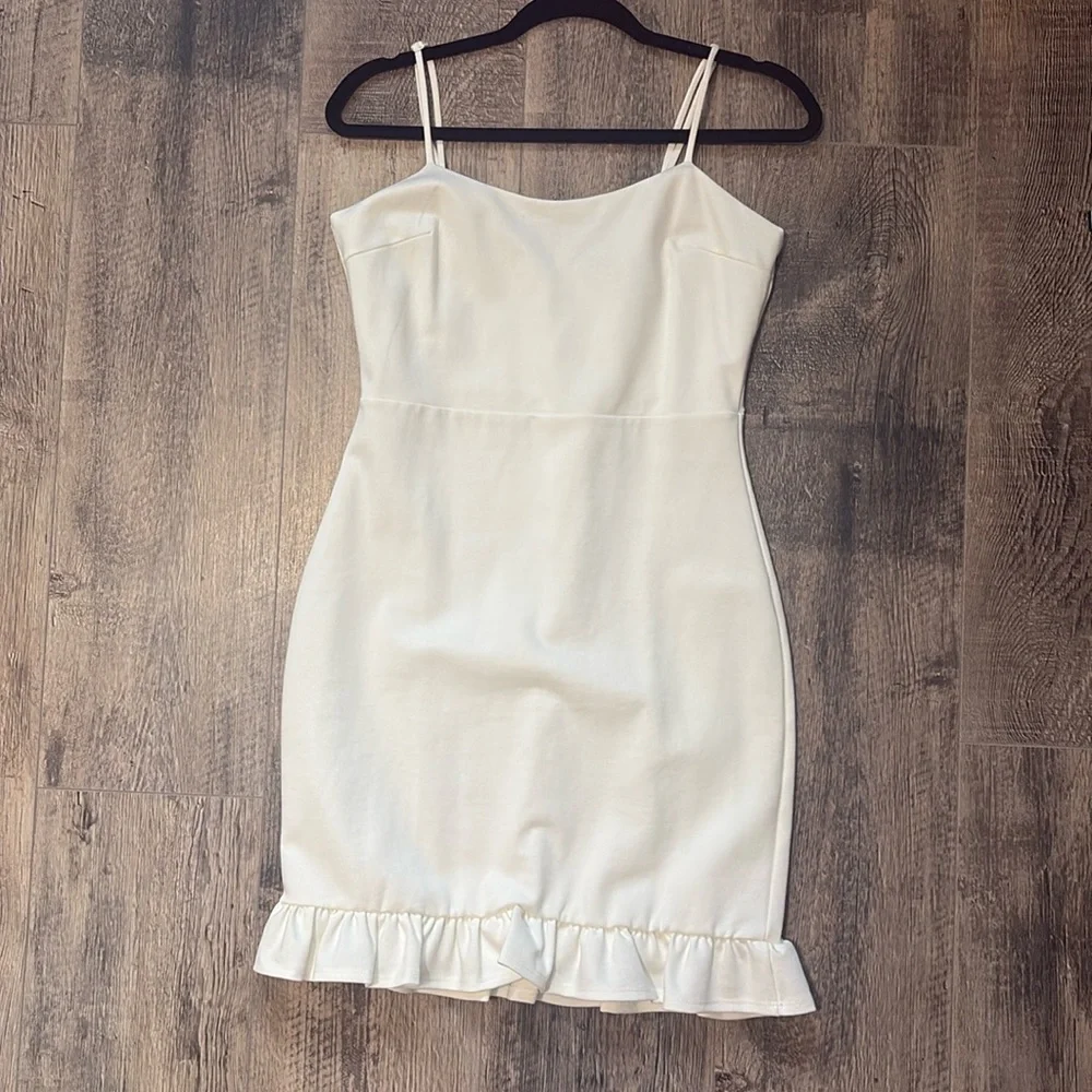 White ruffle bodycon dress - NWT - Picture 2 of 8
